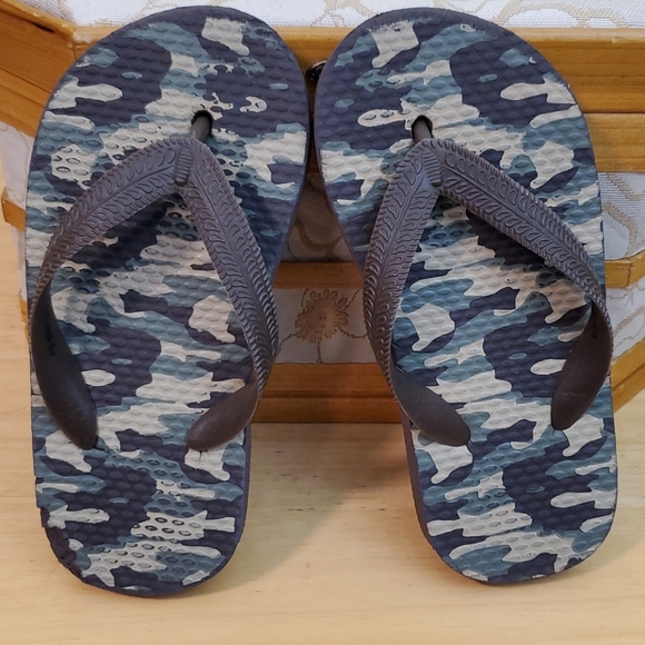 Camo Flip Flops - Picture 1 of 6